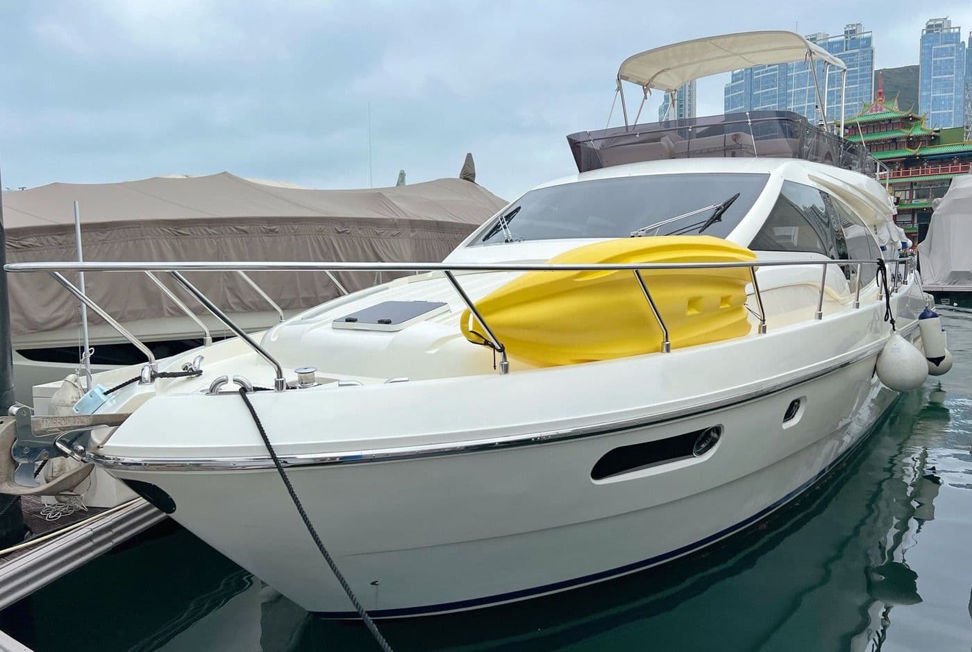 2009 Ferretti 470 Fly